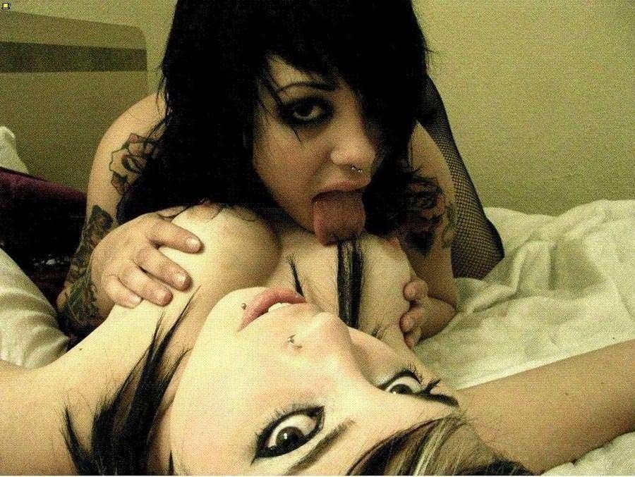 Very sexy cute emo women huge tits