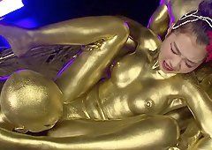 best of Paint gold body