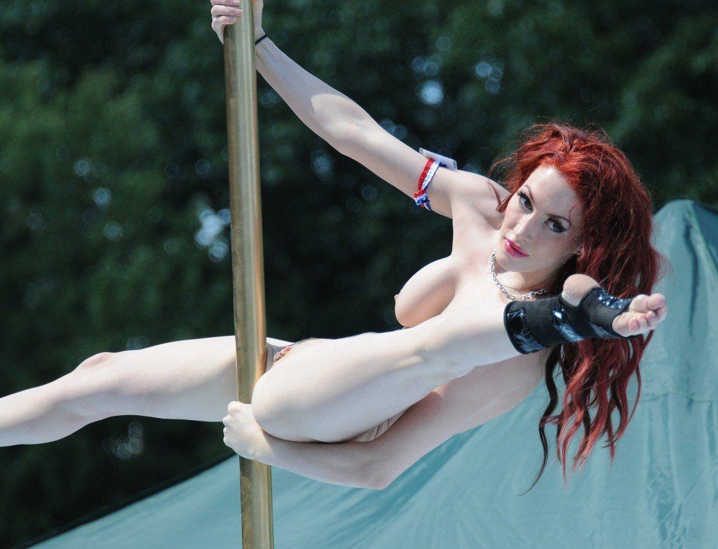 Naked pole dancing amateur