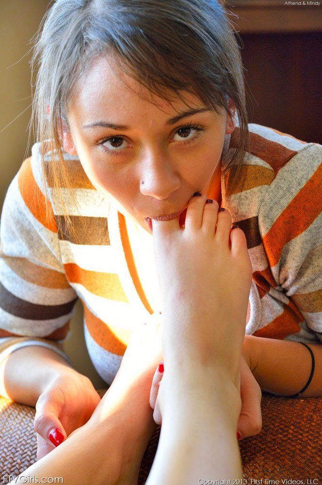 Koi reccomend teen lesbian toe sucking