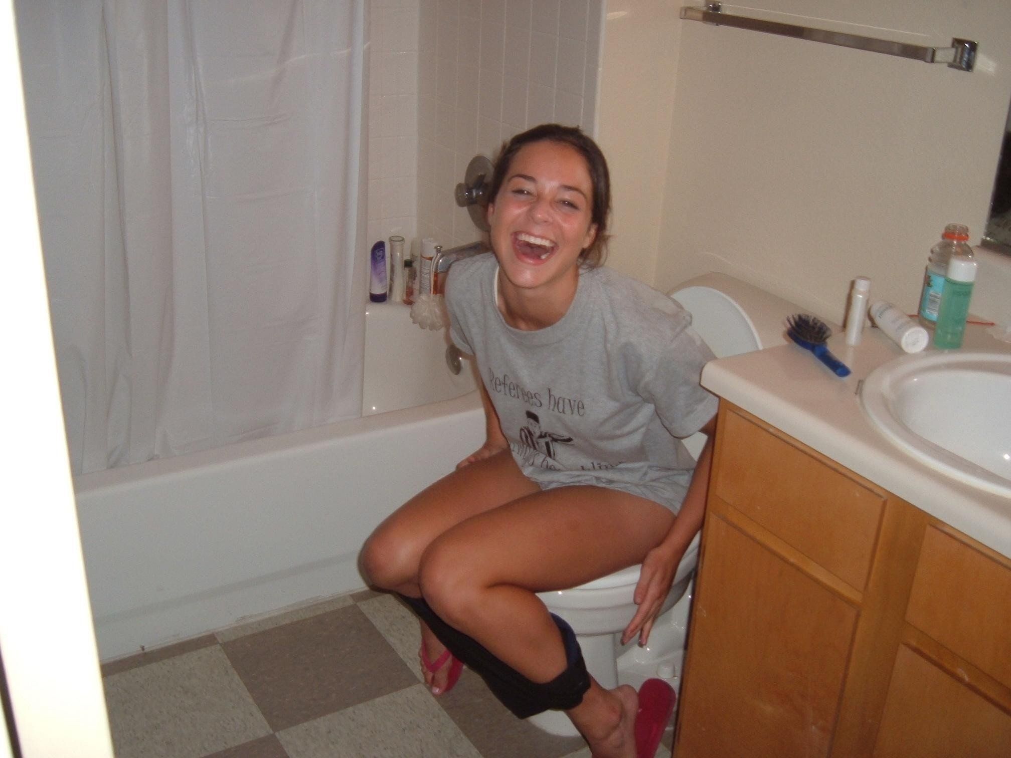Lolli reccomend girls peeing toilet