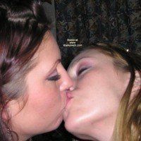 Stem reccomend amateur girls kissing