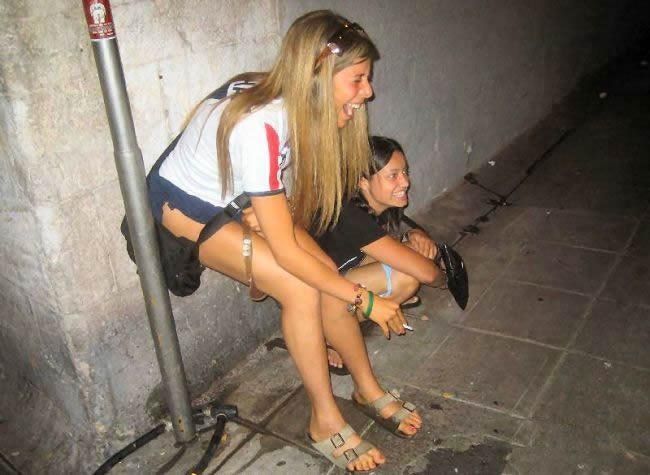 best of Caught public girls peeing