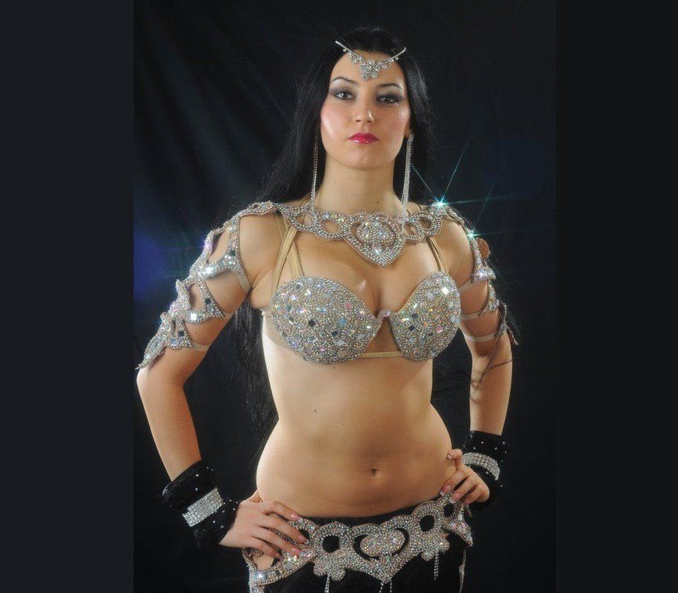 Naked arabic belly dancing pic