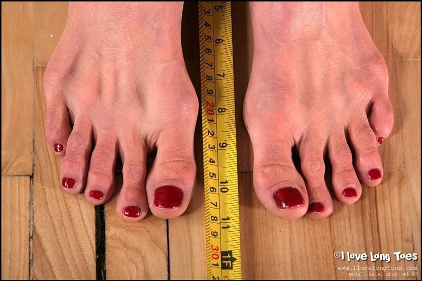 Hammer reccomend milf long toes footjob