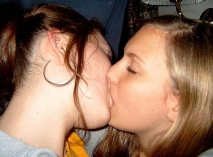 Amateur girls kissing