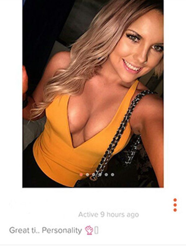18 Year Old College Girl Fucks Her Tinder Date.