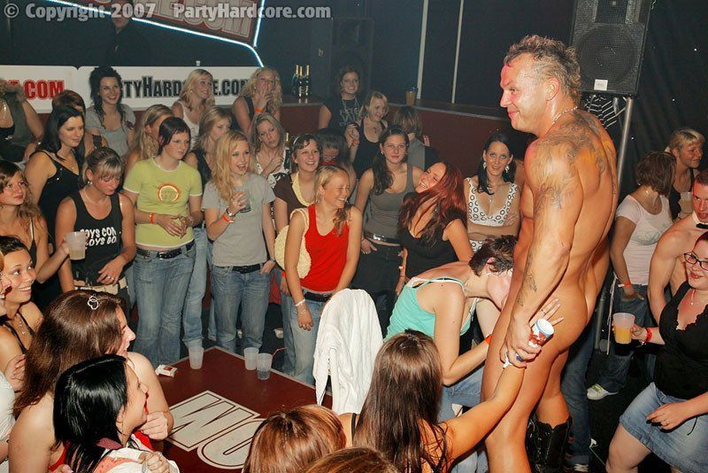 Amateur strip club sex