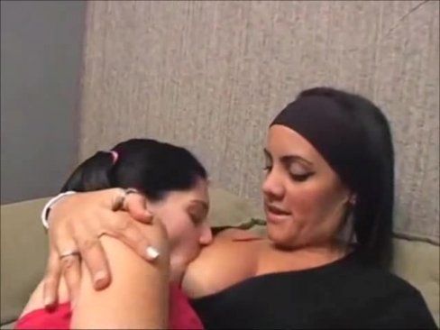 Mulheres chupando peitos